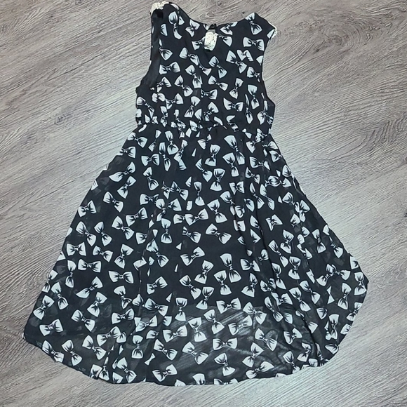 Bow pattern dress - Picture 2 of 2